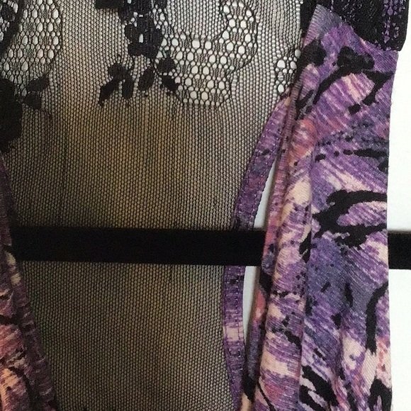 Guess lace back top XS - Picture 4 of 4